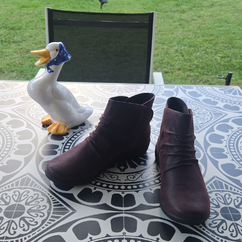 Clarks Women's Ankle Boots in Burgundy
